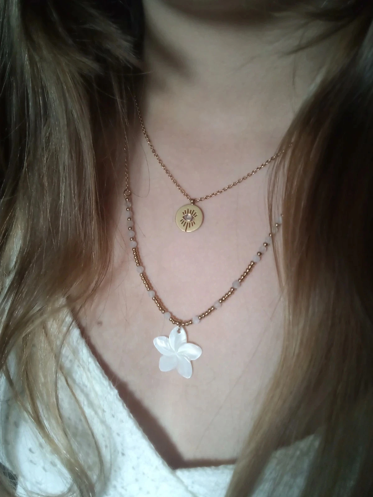 Collier double fleur nacrée et médaillon œil – photo 2